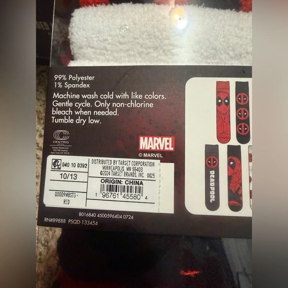 Marvel Deadpool Character Socks - men’s size 6-12